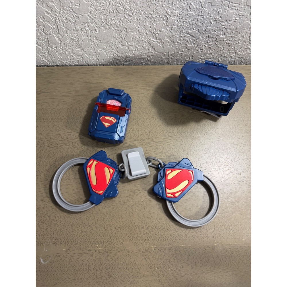 DC Comics Superman Justice League Roleplay Toy Set Mattel FGM15 Handcuffs Blue